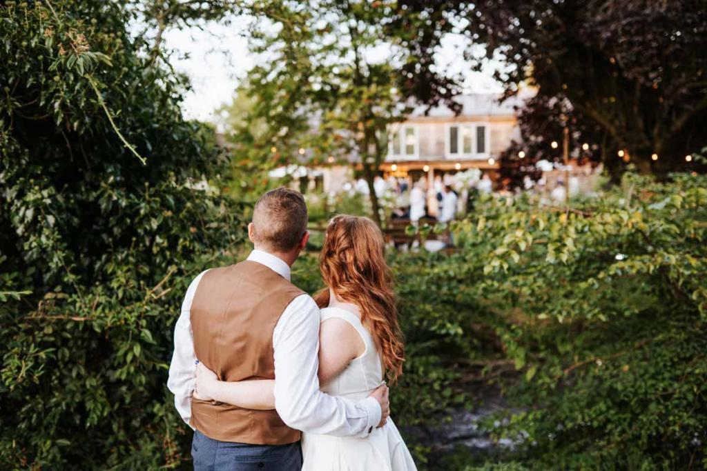 Couple looking at Houchins